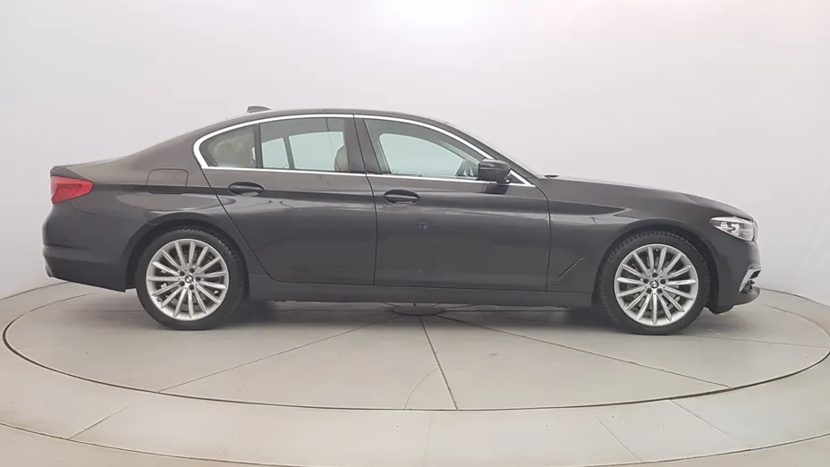 BMW Seria 5 530i GPF xDrive Luxury Line aut