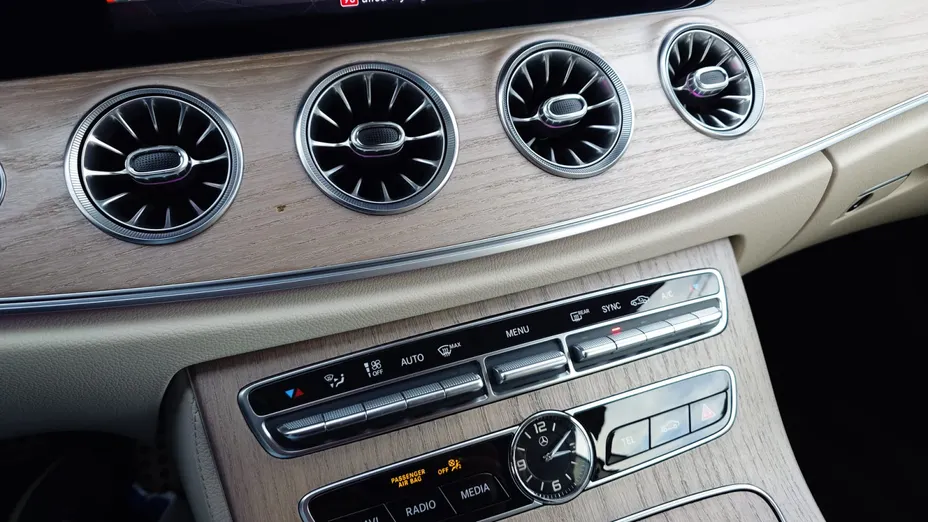 MERCEDES-BENZ E Klasa E 220 d Coupe 4-Matic 9G-TRONIC