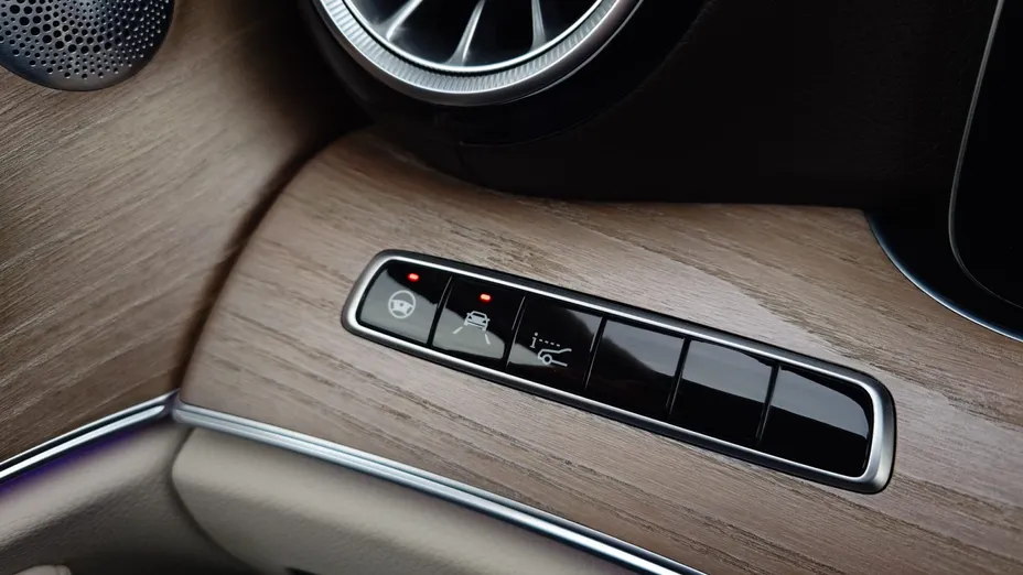 MERCEDES-BENZ E Klasa E 220 d Coupe 4-Matic 9G-TRONIC