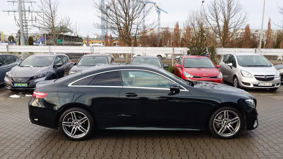 MERCEDES-BENZ E Klasa E 220 d Coupe 4-Matic 9G-TRONIC