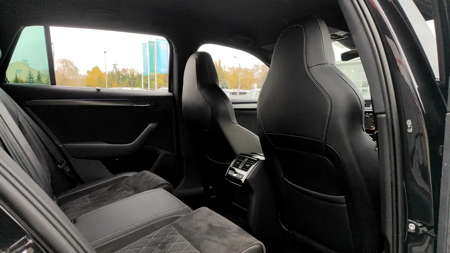 SKODA Superb Superb 2.0 TDI SCR Sportline DSG