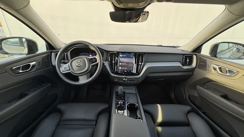 VOLVO XC60 XC60 T6 Plug-In Hybrid AWD Ultra Dark aut