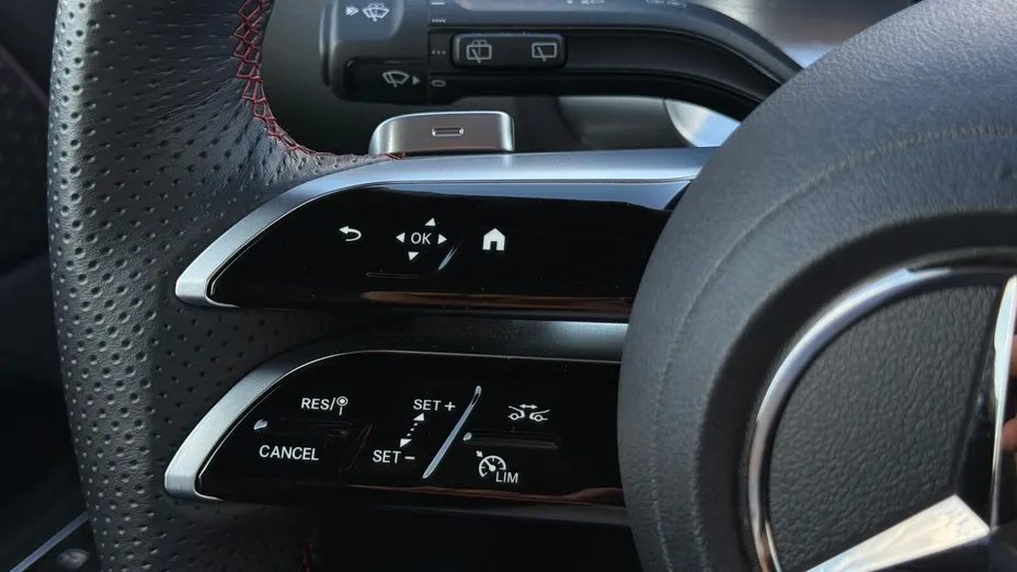 MERCEDES-BENZ GLB GLB 200 AMG Line 7G-DCT