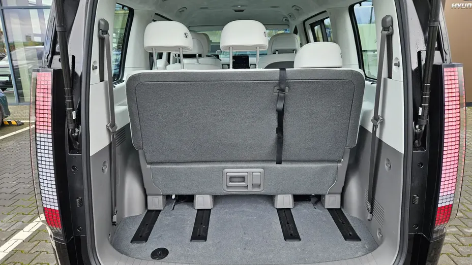 HYUNDAI Staria Staria 1.6 T-GDI HEV Luxury aut