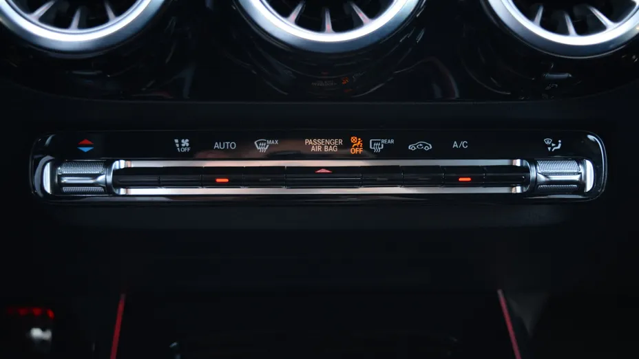 MERCEDES-BENZ GLA GLA 200 mHEV AMG Line 7G-DCT