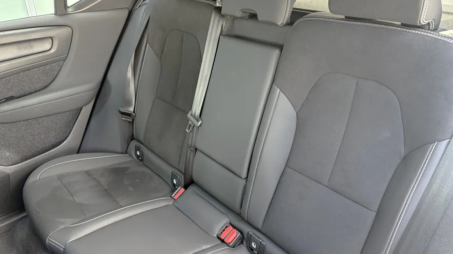 VOLVO XC40 XC40 B3 Plus Dark aut