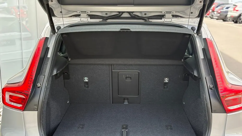 VOLVO XC40 XC40 B3 Plus Dark aut