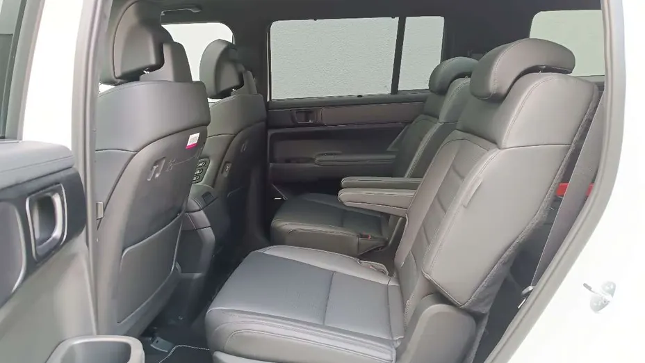HYUNDAI Santa Fe Santa Fe 1.6 T-GDI HEV Calligraphy 4WD aut 6os. Nowy
