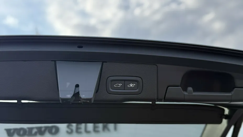VOLVO XC60 XC60 T6 Plug-In Hybrid AWD Plus Dark aut