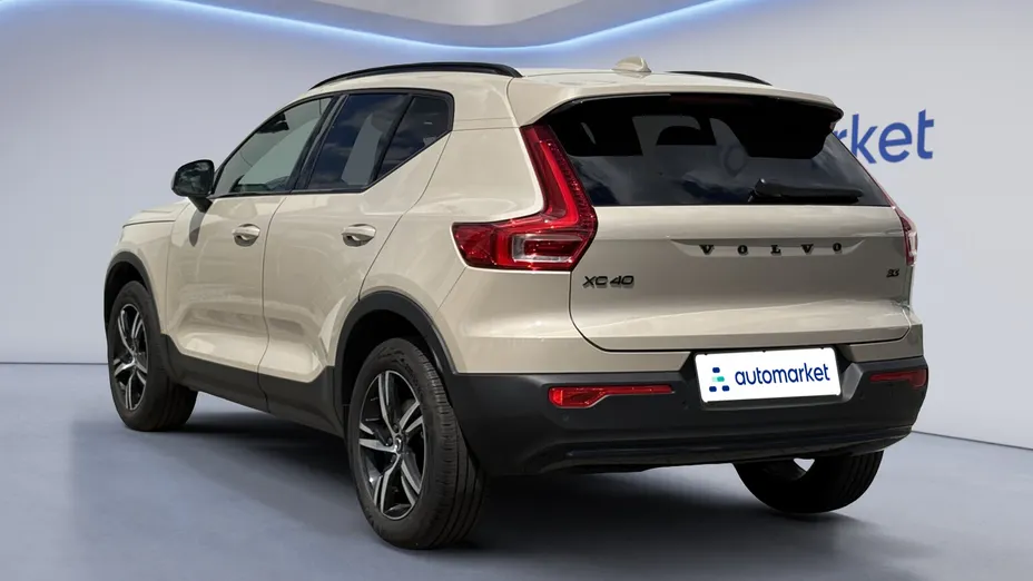 VOLVO XC40 XC40 B3 Plus Dark aut