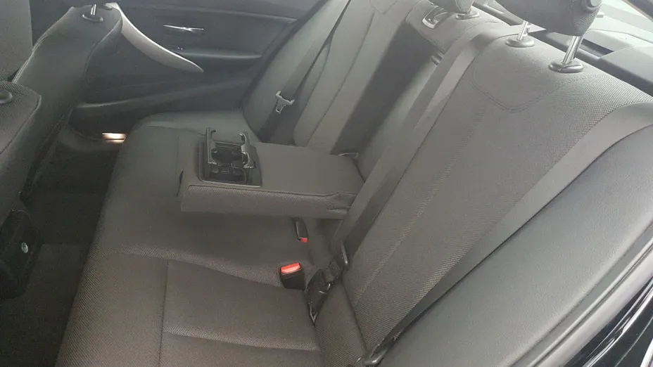 BMW Seria 3 318d Advantage aut