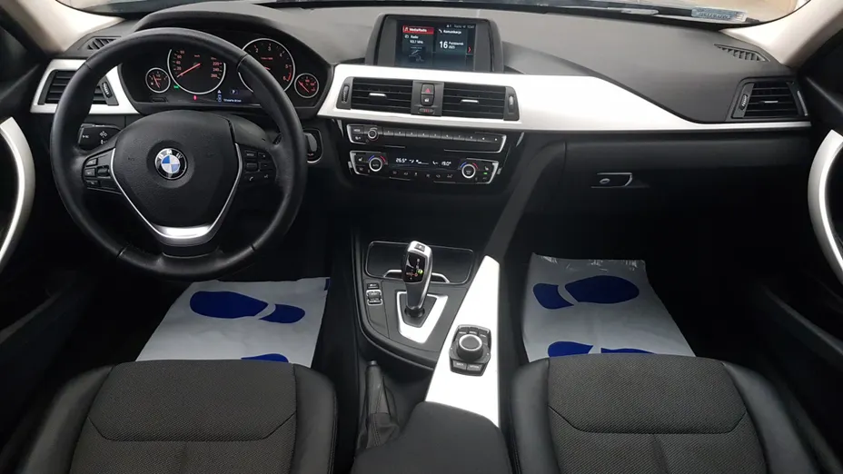 BMW Seria 3 318d Advantage aut