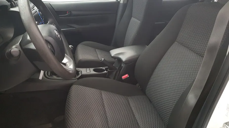 TOYOTA HiLux Hilux 2.4 D-4D Double Cab DLX 4x4