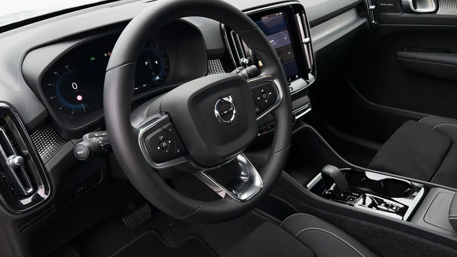 VOLVO XC40 XC40 B3 Plus Dark aut