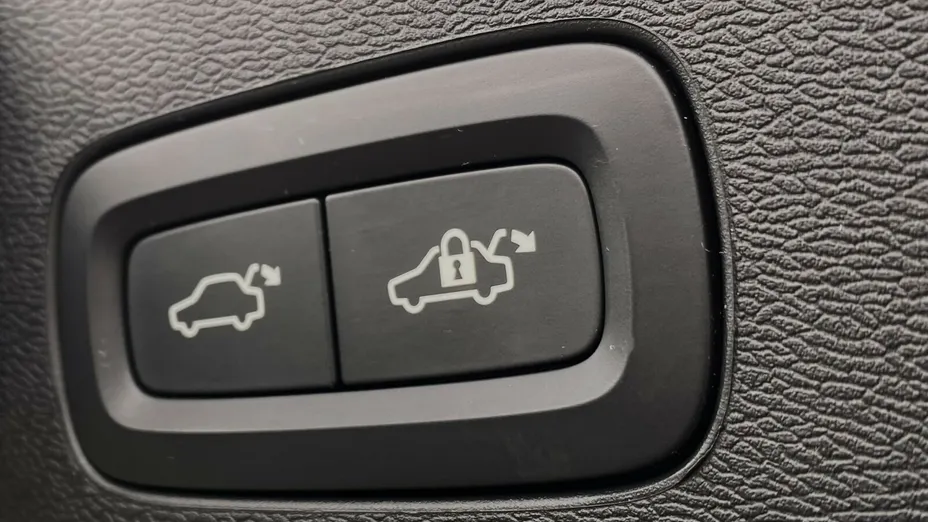 VOLVO XC60 XC60 T8 Plug-In Hybrid AWD Polestar Engineered aut