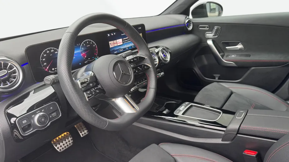 MERCEDES-BENZ A Klasa A 220 4-Matic AMG Line 8G-DCT