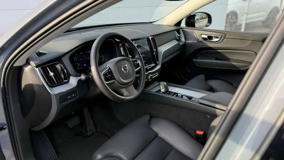 VOLVO XC60 XC60 T6 Plug-In Hybrid AWD Plus Dark aut
