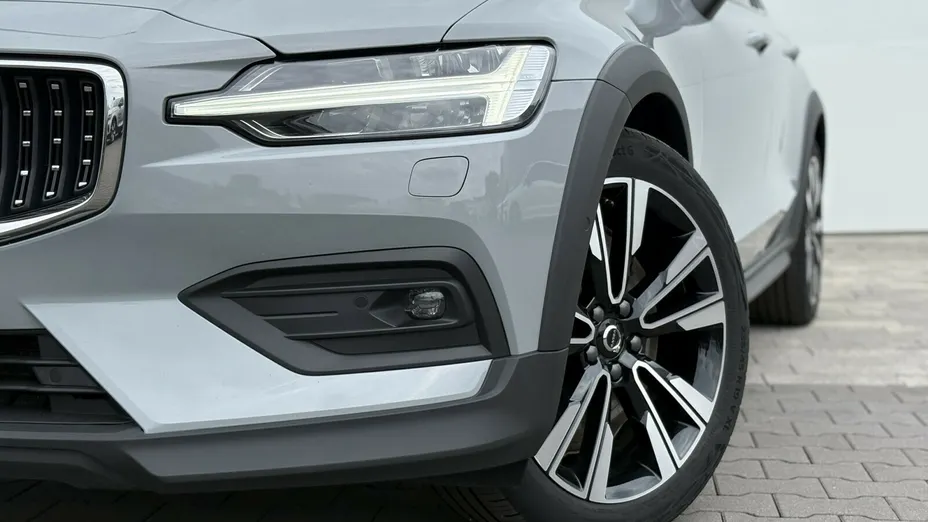 VOLVO V60 V60 CC Plus B5 B AWD aut