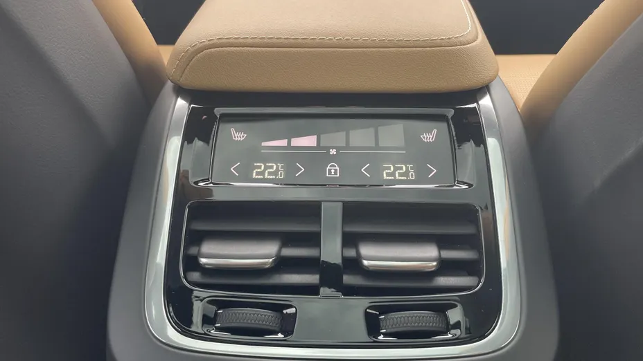 VOLVO XC60 XC60 B4 D AWD Ultimate Dark aut