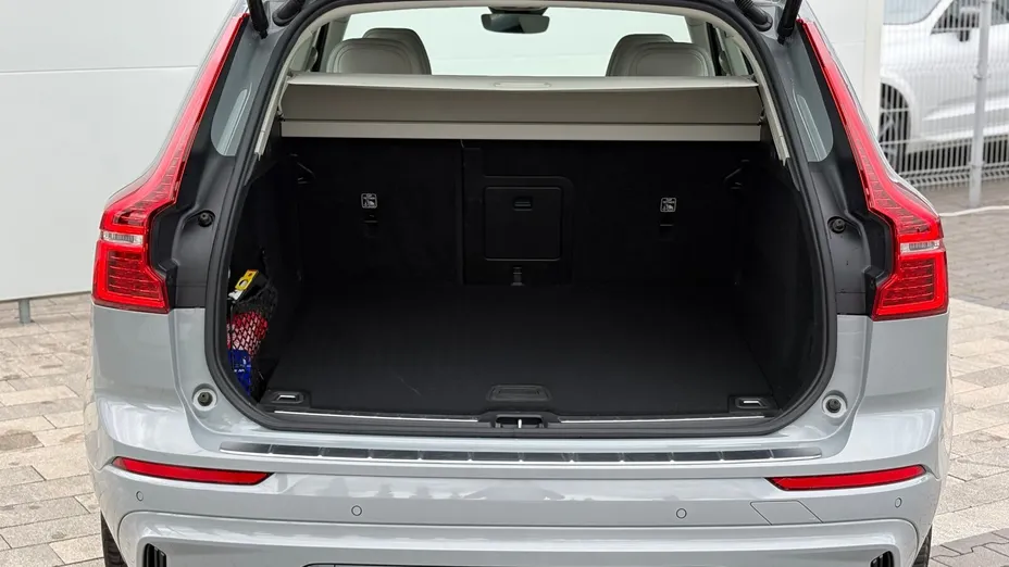 VOLVO XC60 XC60 B4 D AWD Plus Dark aut