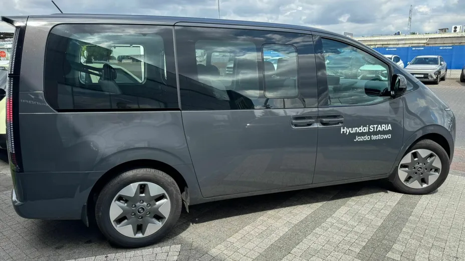 HYUNDAI Staria Staria 1.6 T-GDI HEV Smart Business aut Nowy