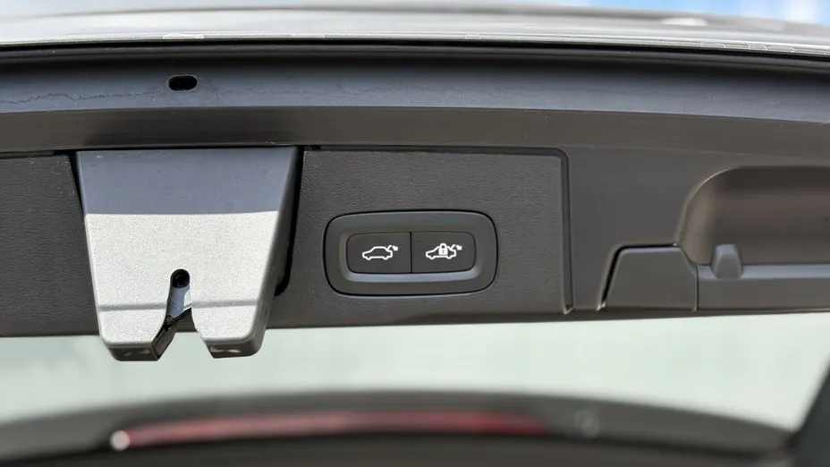 VOLVO XC60 XC60 T6 Plug-In Hybrid AWD Plus Dark aut