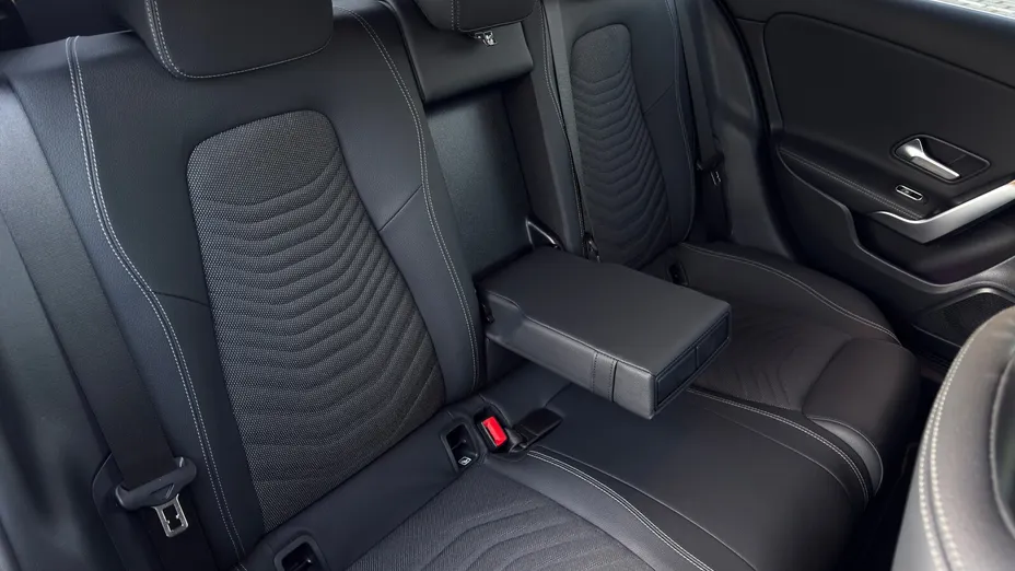 MERCEDES-BENZ A Klasa A 200 7G-DCT