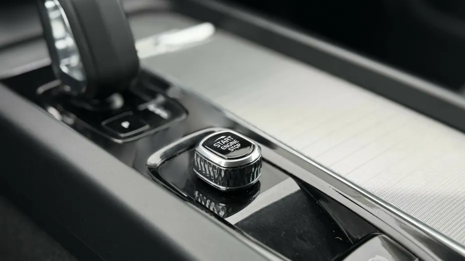 VOLVO XC60 XC60 B5 B AWD Plus Dark aut