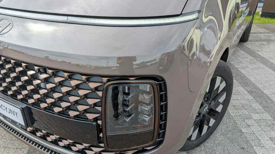 HYUNDAI Staria Staria 1.6 T-GDI HEV Luxury aut Nowy