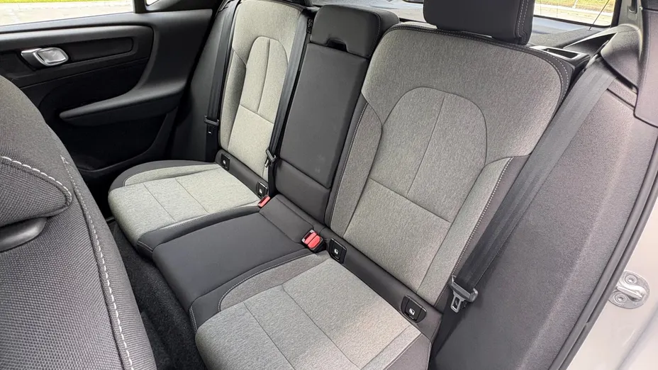 VOLVO XC40 XC40 B3 Plus Dark aut