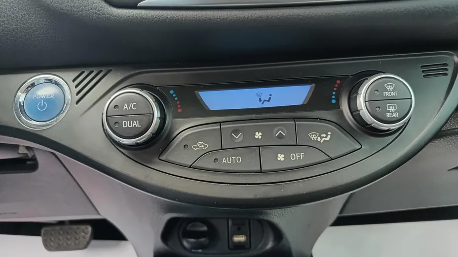 TOYOTA Yaris Yaris Hybrid 100 Premium