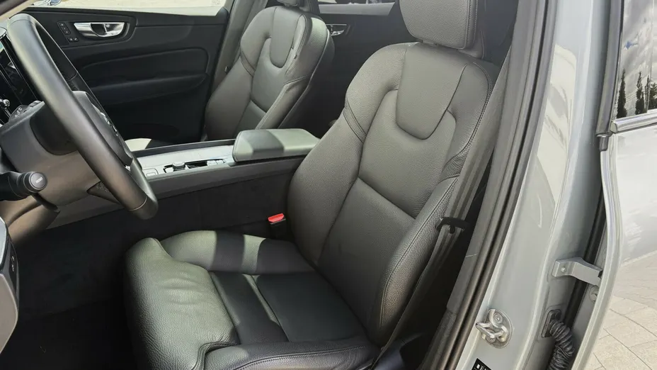 VOLVO XC60 XC60 T6 Plug-In Hybrid AWD Plus Dark aut