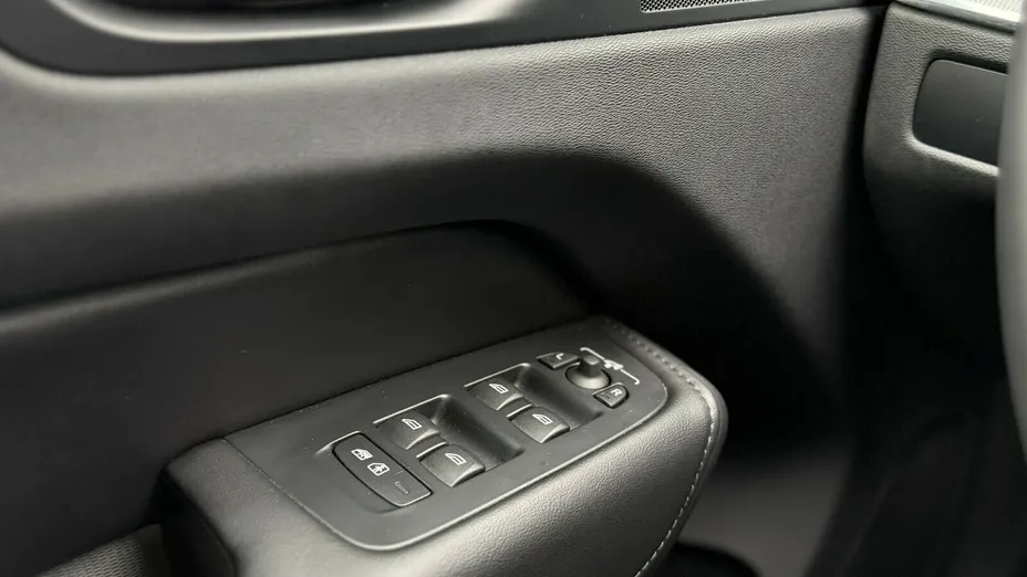 VOLVO XC60 XC60 B5 B AWD Plus Dark aut