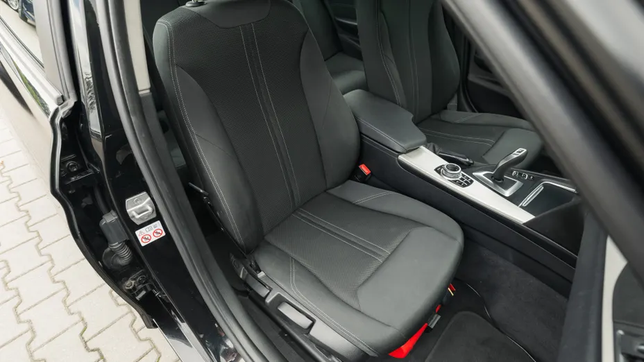 BMW Seria 3 318i Advantage aut