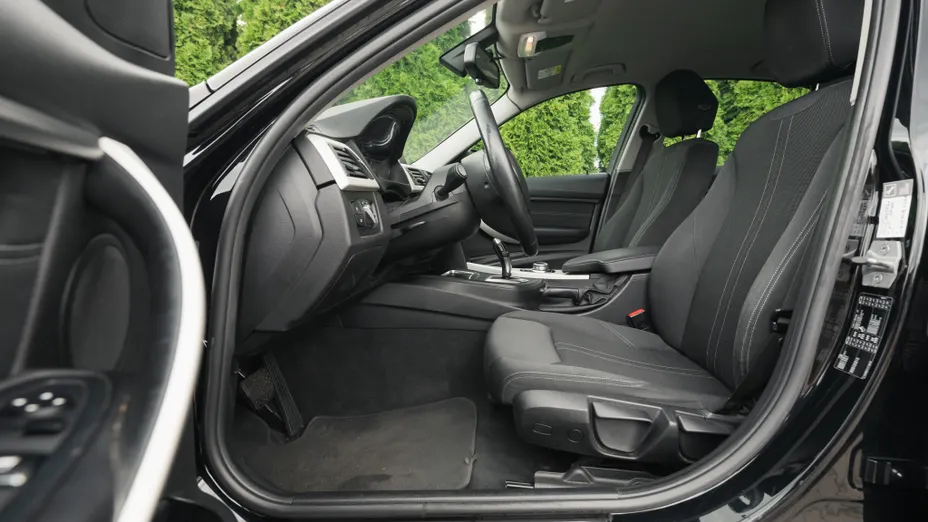 BMW Seria 3 318i Advantage aut