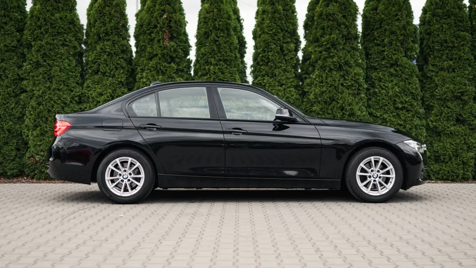 BMW Seria 3 318i Advantage aut