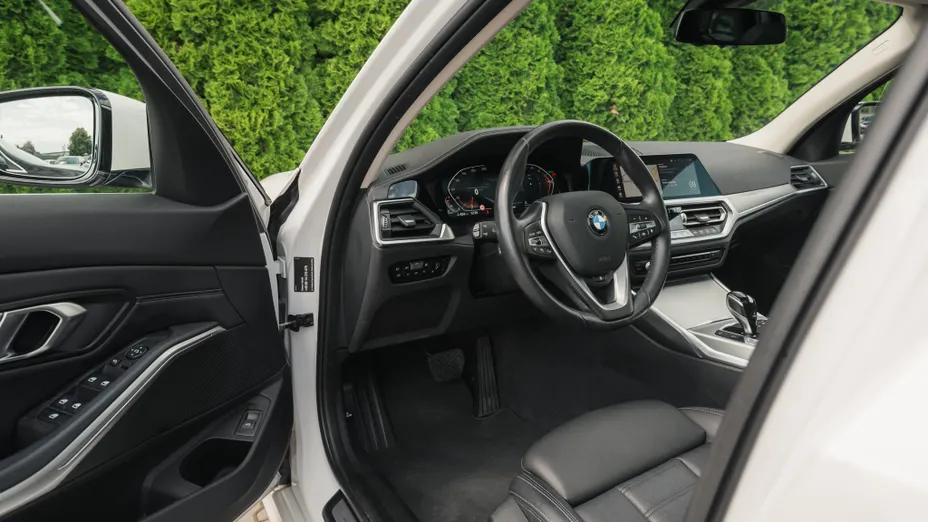 BMW Seria 3 320d xDrive mHEV Luxury Line aut