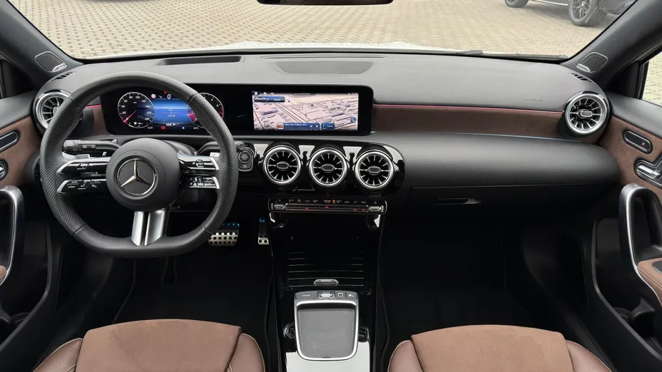 MERCEDES-BENZ A Klasa A 200 AMG Line 7G-DCT