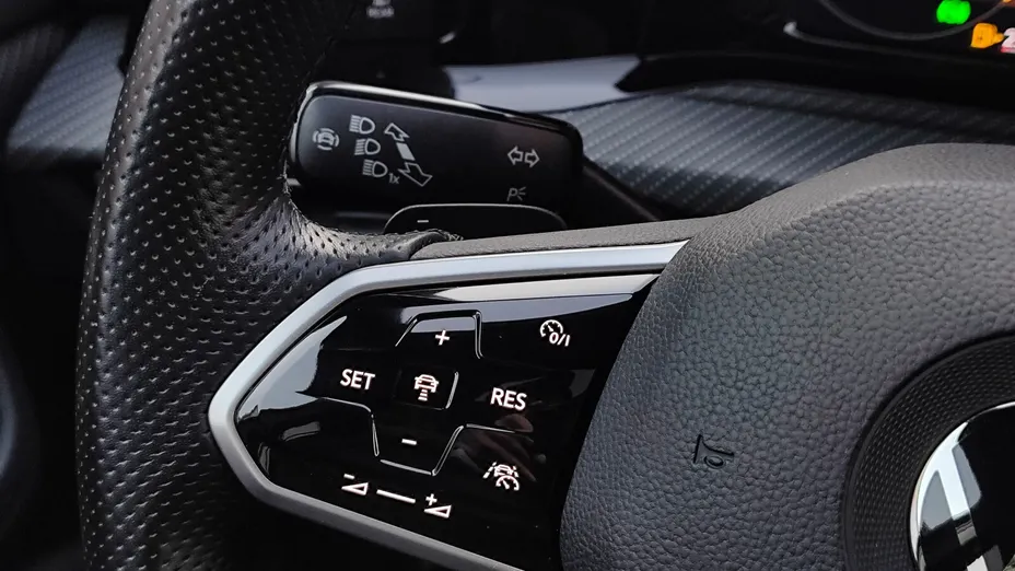 VOLKSWAGEN Golf Golf VIII 2.0 TDI R-Line DSG