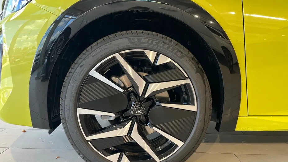 PEUGEOT 208 e-208 54kWh GT Nowy
