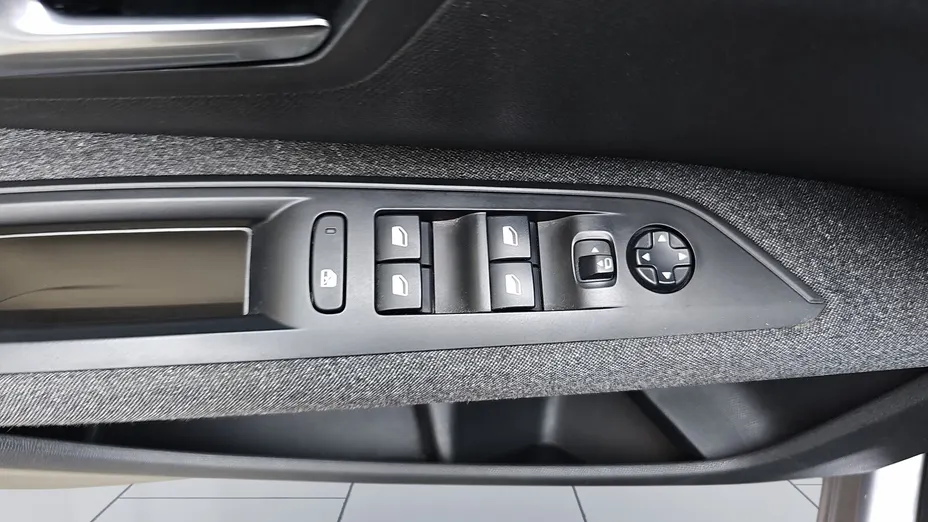 PEUGEOT 5008 5008 1.5 BlueHDi Active S&S EAT8