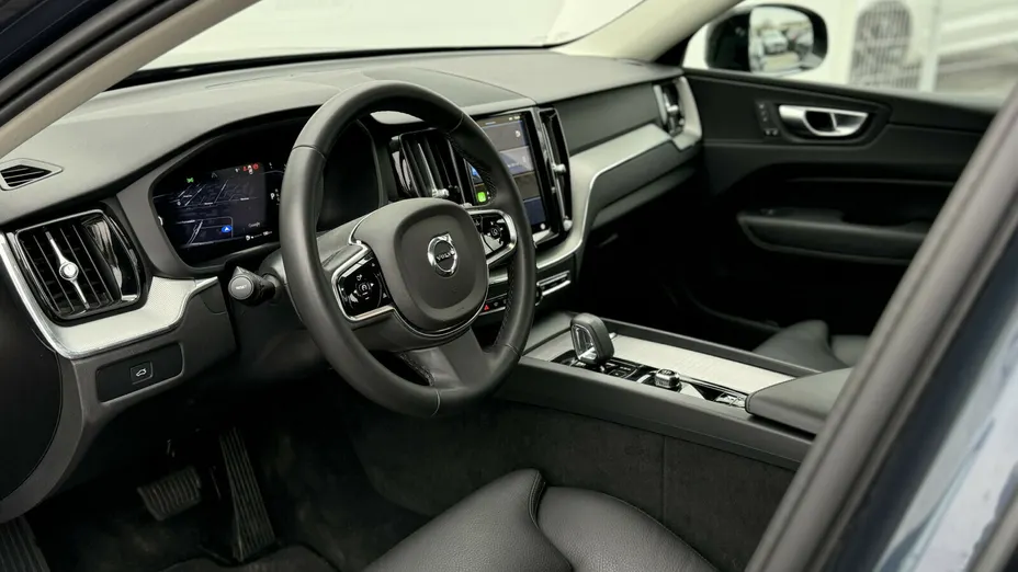 VOLVO XC60 XC60 B5 B AWD Plus Dark aut