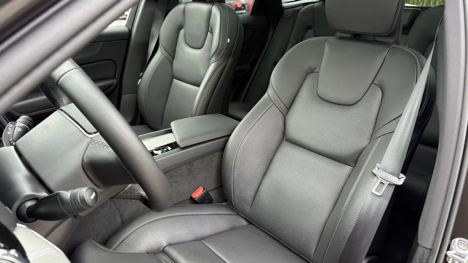 VOLVO XC60 XC60 T6 Plug-In Hybrid AWD Ultra Bright aut