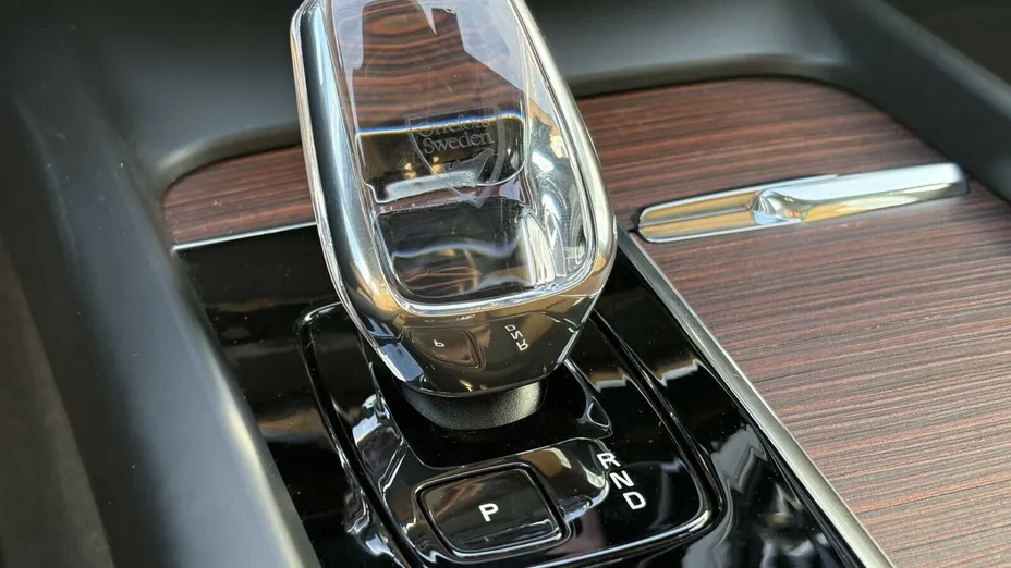 VOLVO XC60 XC60 T8 Plug-In Hybrid AWD Ultra Dark aut