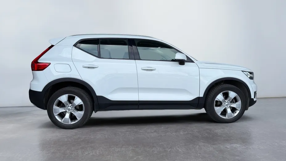 VOLVO XC40 XC40 T3 Momentum Pro