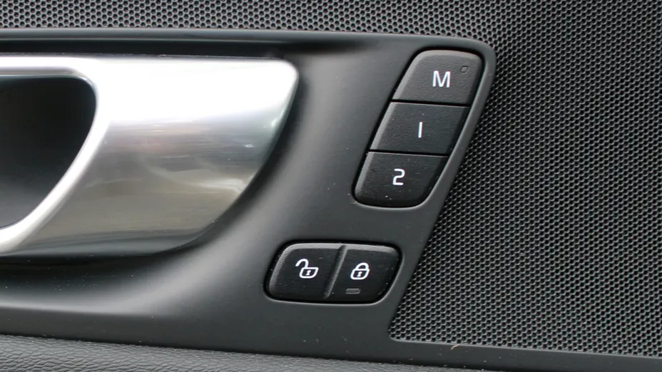 VOLVO XC60 XC60 B4 D AWD Plus Dark aut