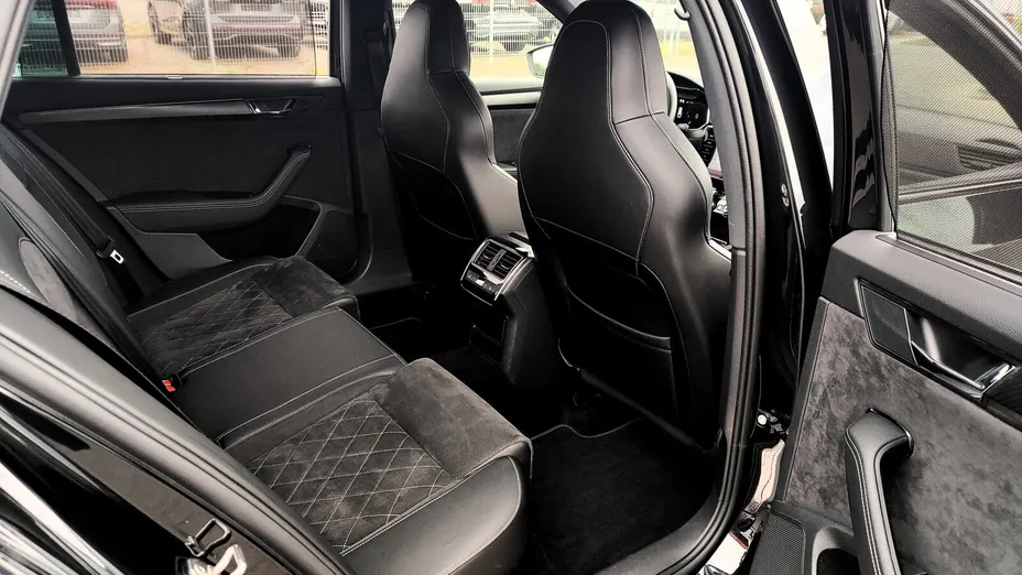 SKODA Superb Superb 2.0 TDI SCR Sportline DSG