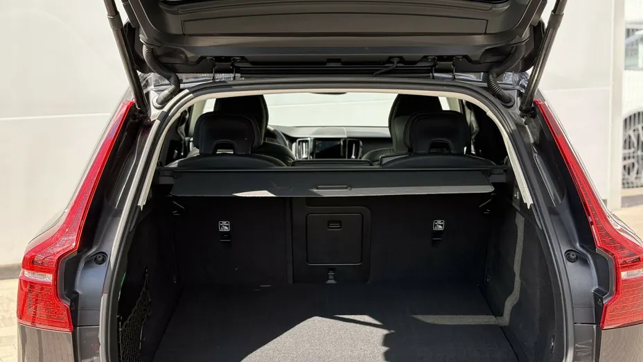 VOLVO XC60 XC60 T6 Plug-In Hybrid AWD Plus Dark aut