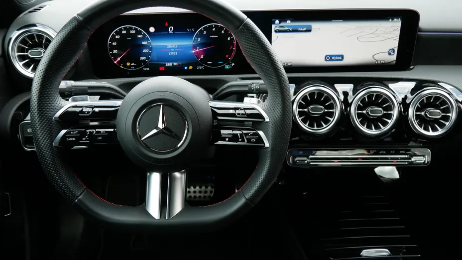MERCEDES-BENZ A Klasa A 200 AMG Line 7G-DCT