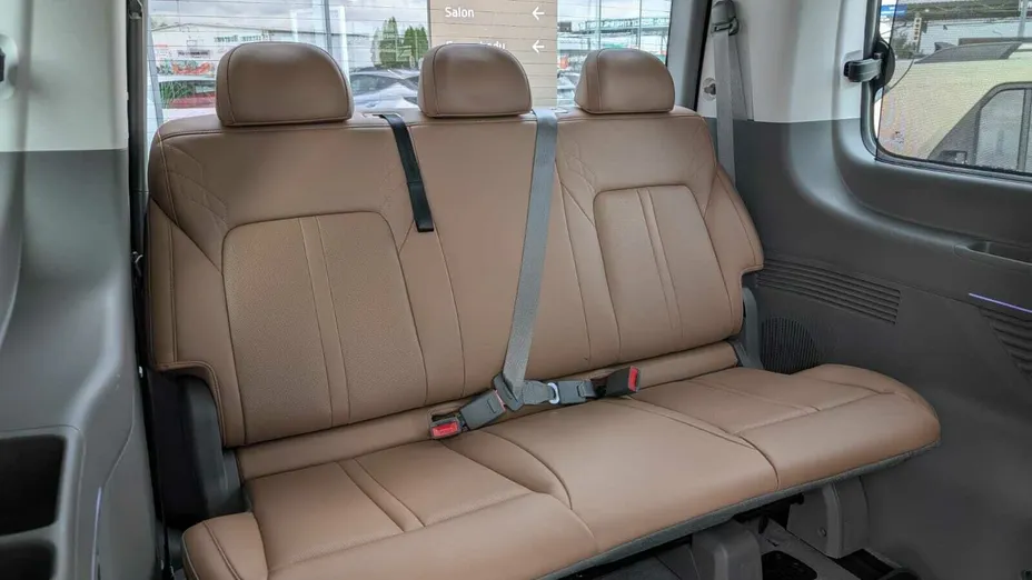 HYUNDAI Staria Staria 1.6 T-GDI HEV Luxury aut Nowy